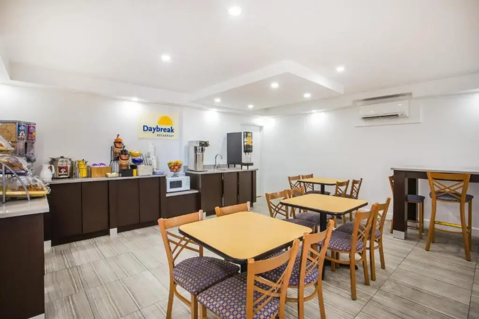 Arya Blu Inn & Suites