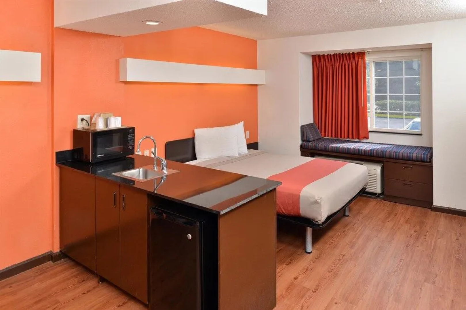 Motel 6