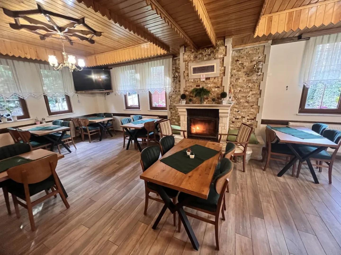 Abant Dort Mevsim Konagi