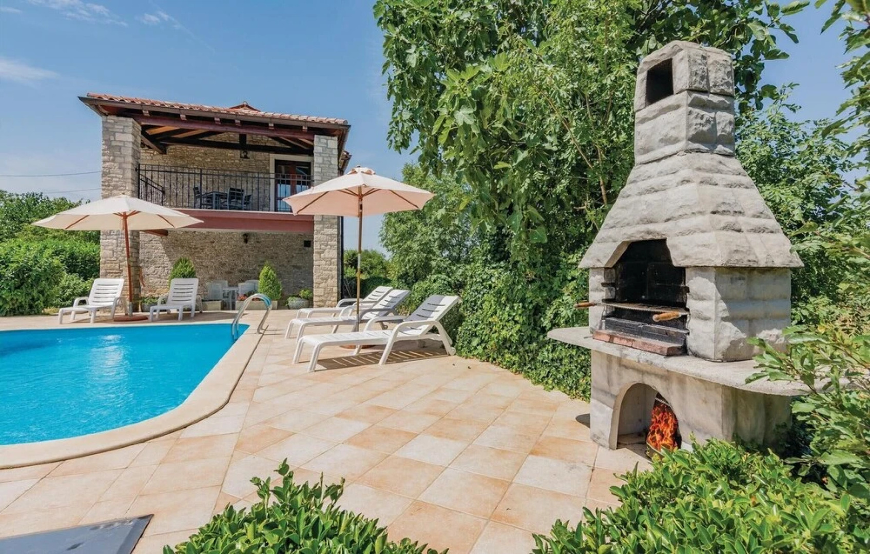 Beautiful Home in Butkovici With Wifi and 2 Bedrooms