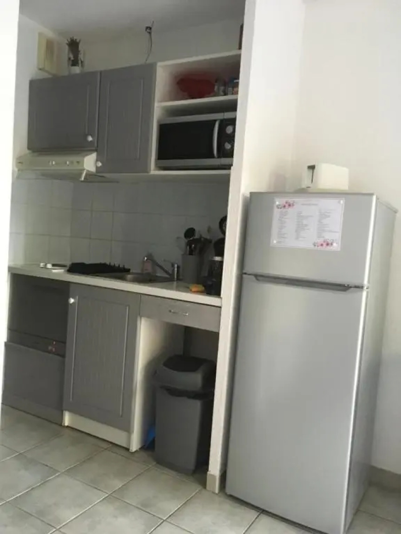 Sanary sur Mer Appartement 30m2 T2 avec terrasse Piscine 10min à pied de la plage