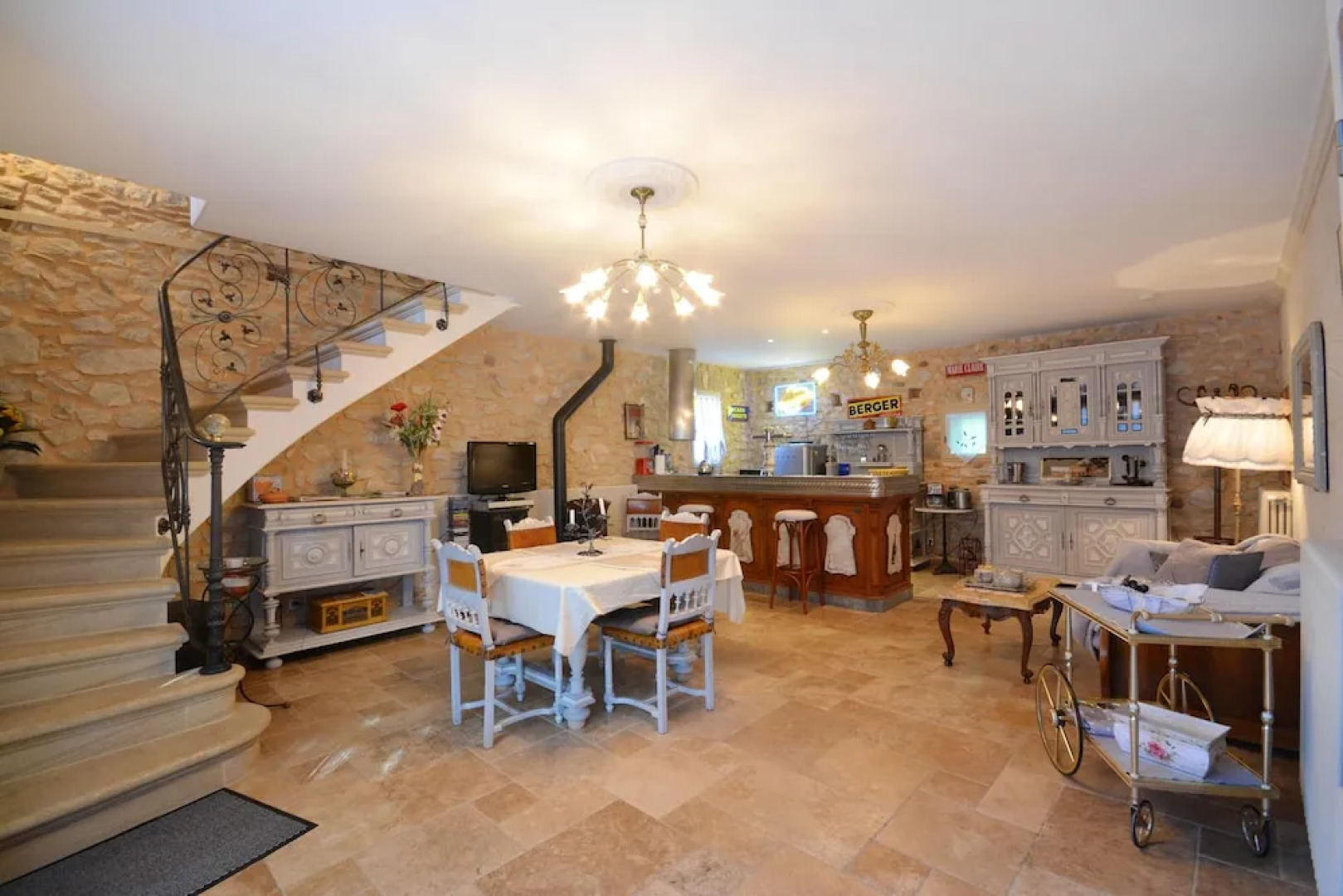 House With one Bedroom in Le Thor, With Furnished Garden and Wifi