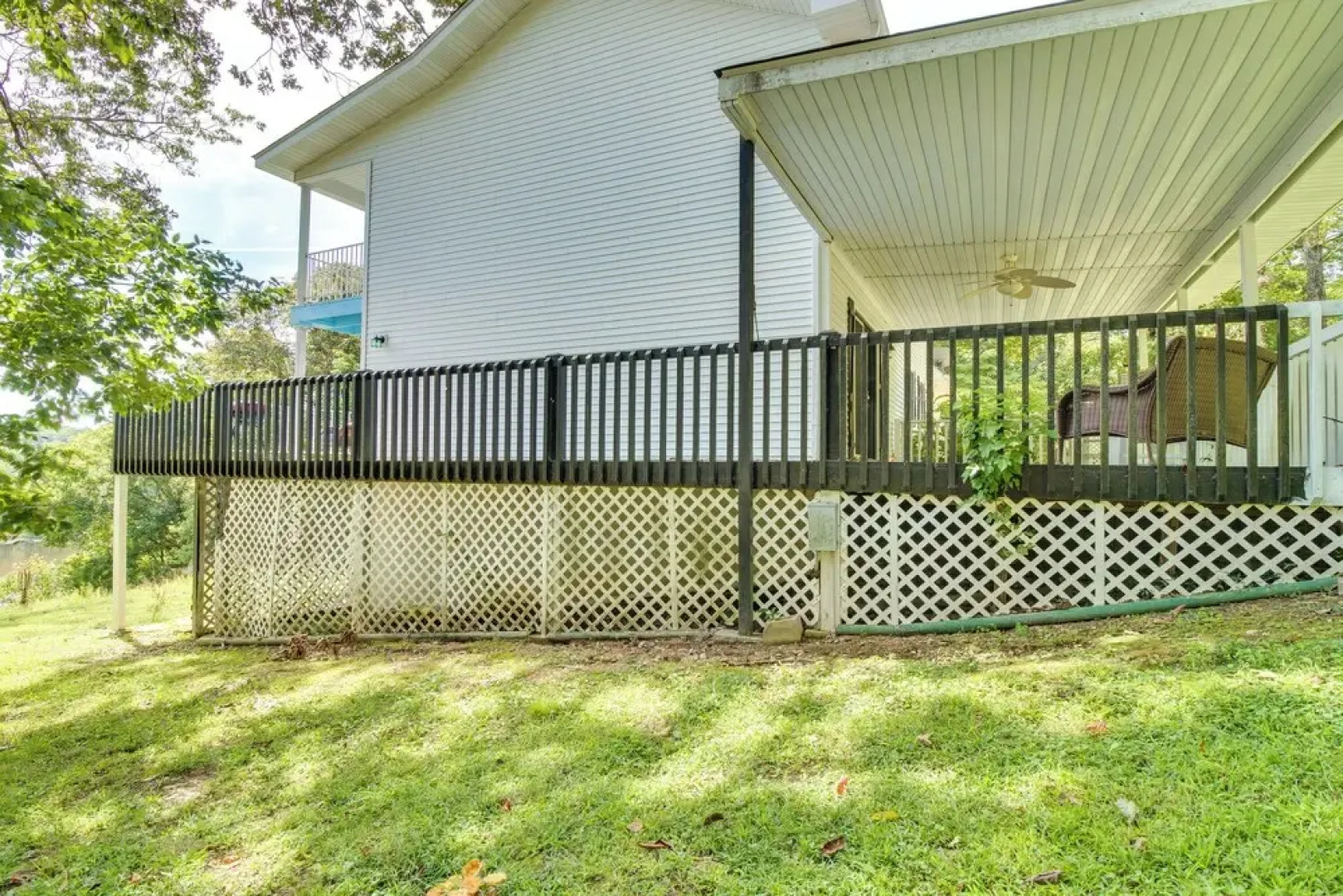 Spacious White Rivers Jewel: Fishing Haven!