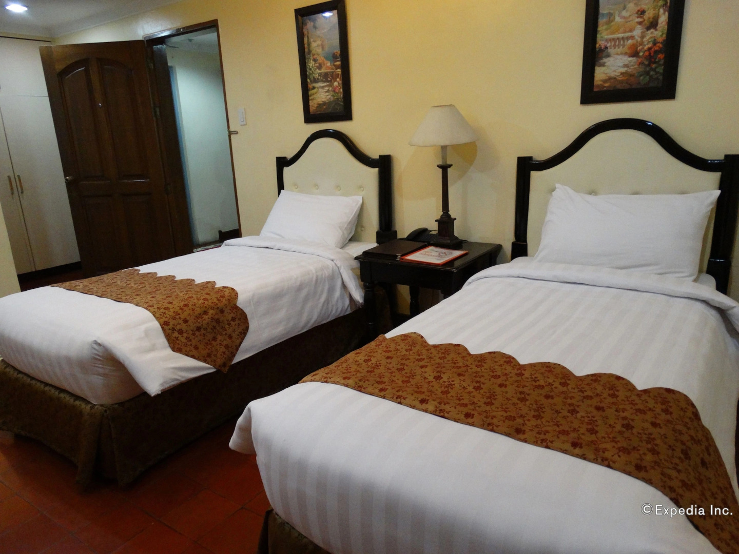 White Knight Hotel Intramuros