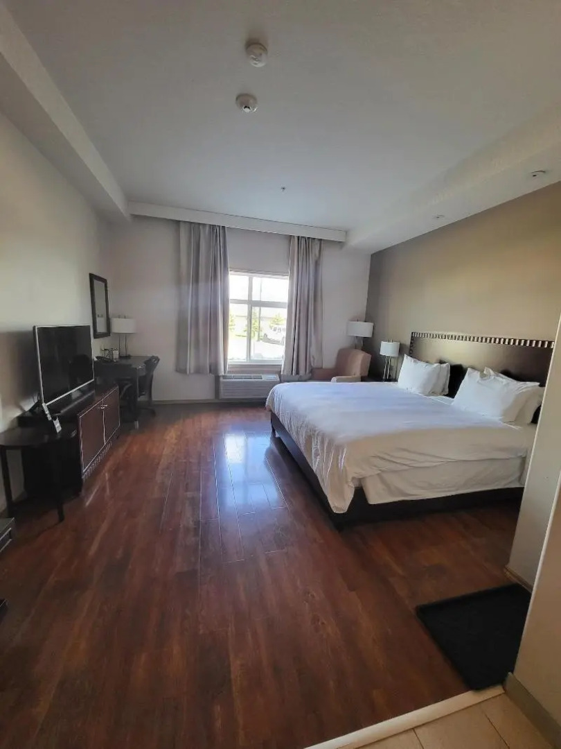 Days Inn & Suites by Wyndham Fort Saskatchewan