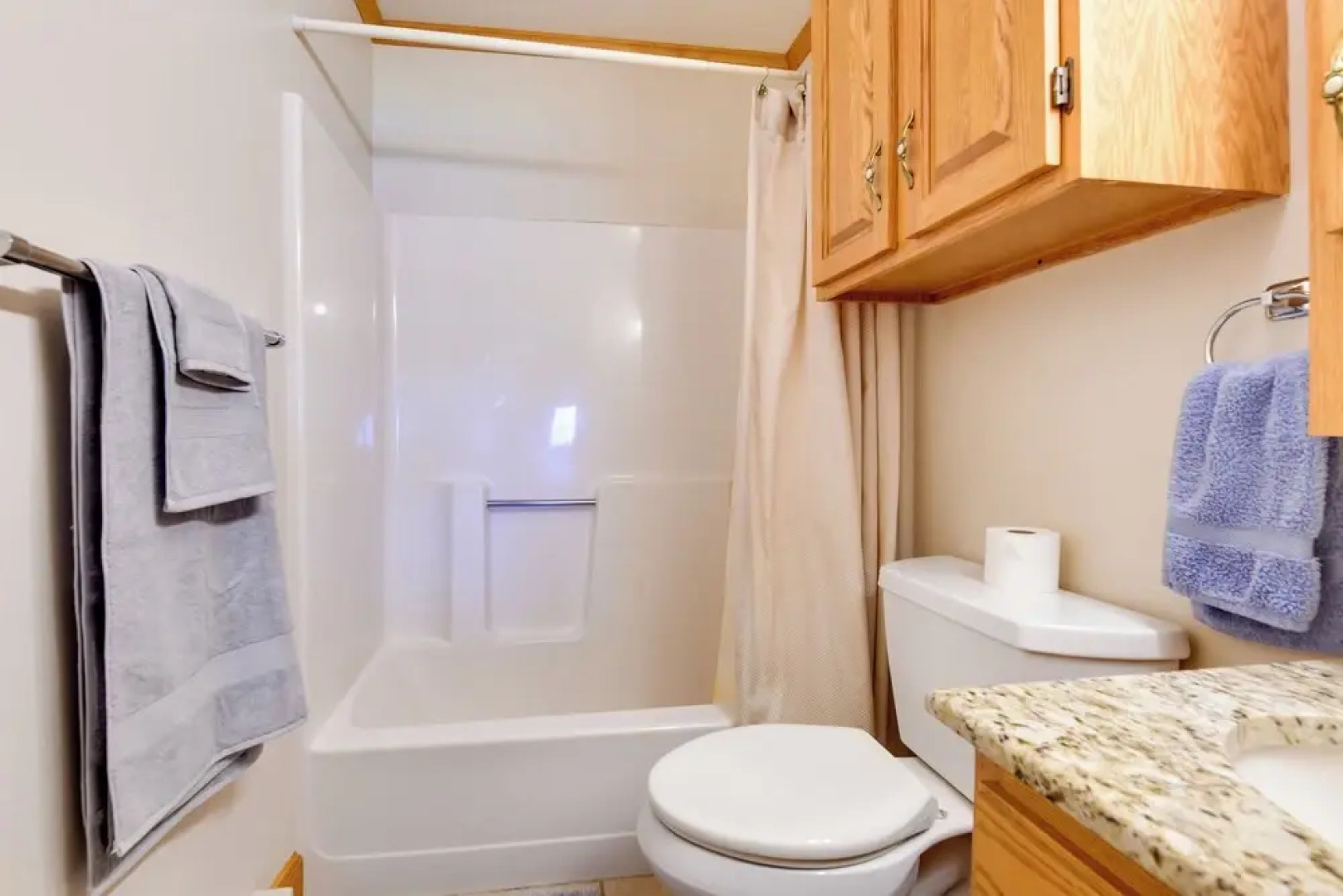 Pool Access: Waterfront Lake Memphremagog Condo!