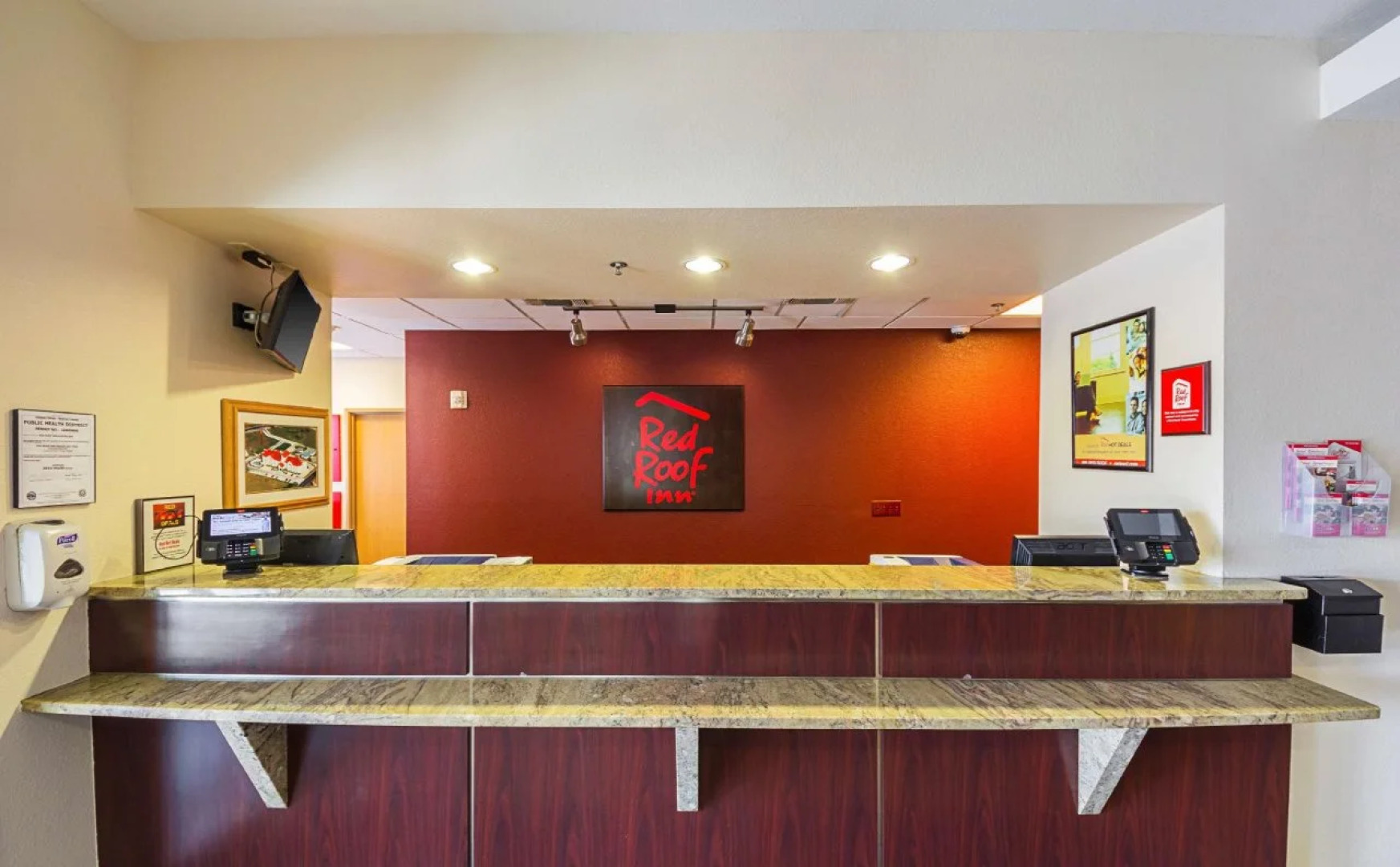 Red Roof Inn and Suites