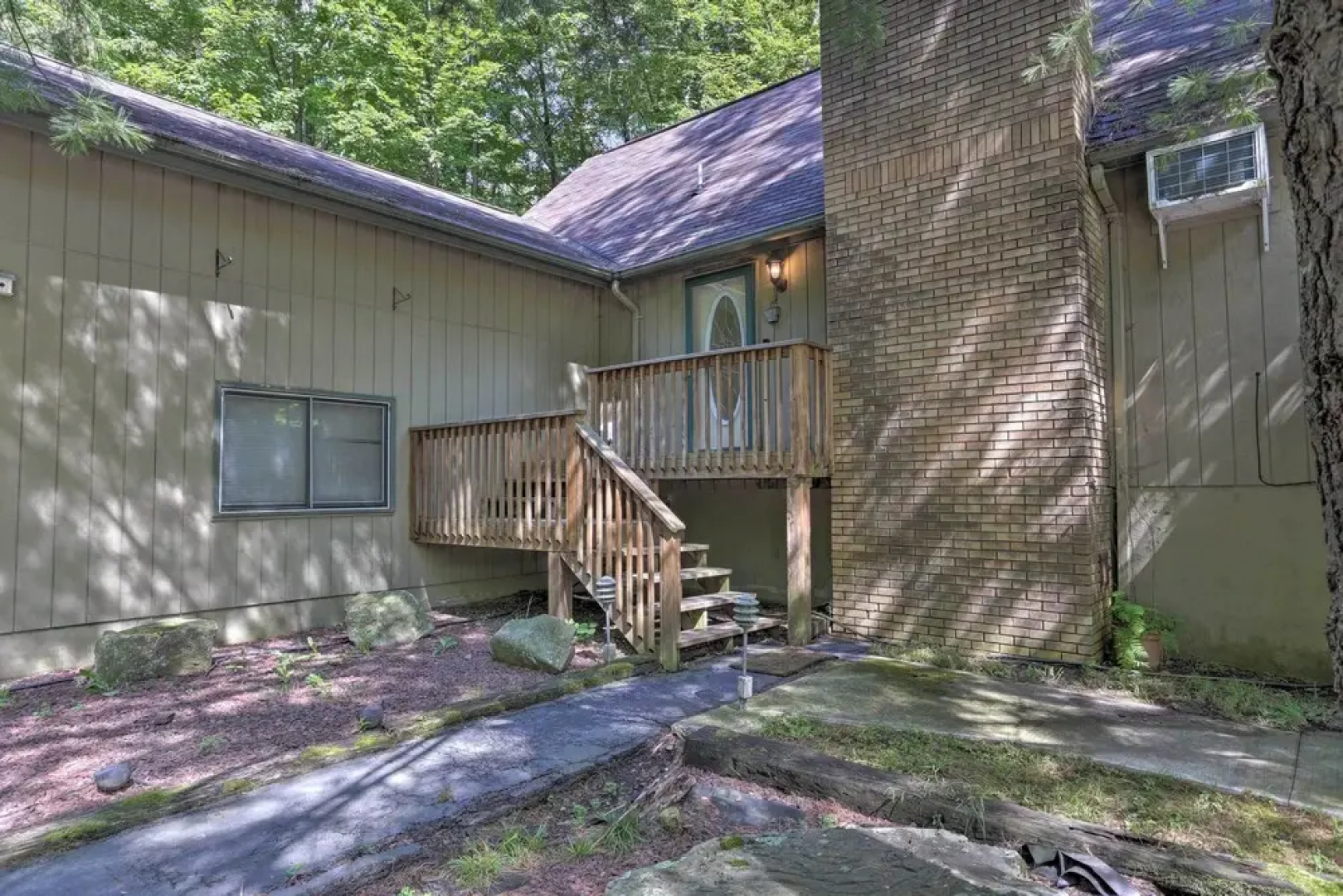 Dog-friendly Lake Ariel Resort Home w/ Deck!