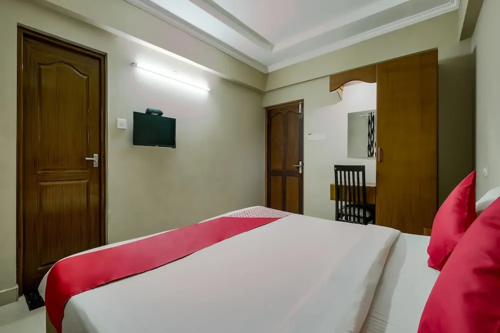 OYO Flagship 240 Southern Railway Station