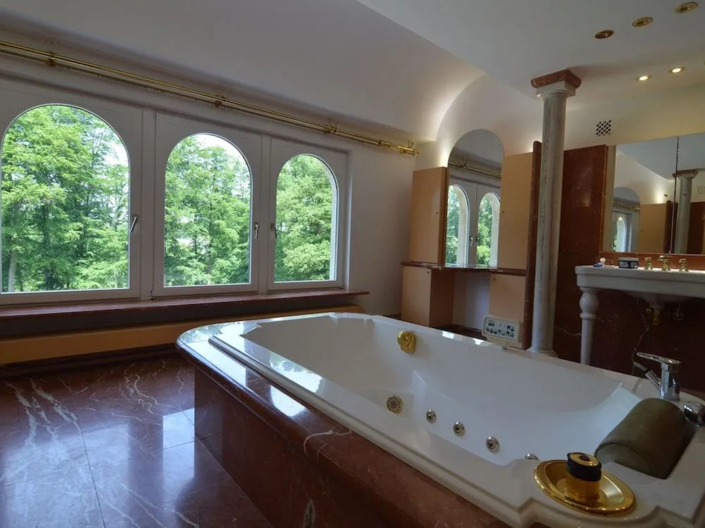 Luxurious Mansion in Brakel with Pond