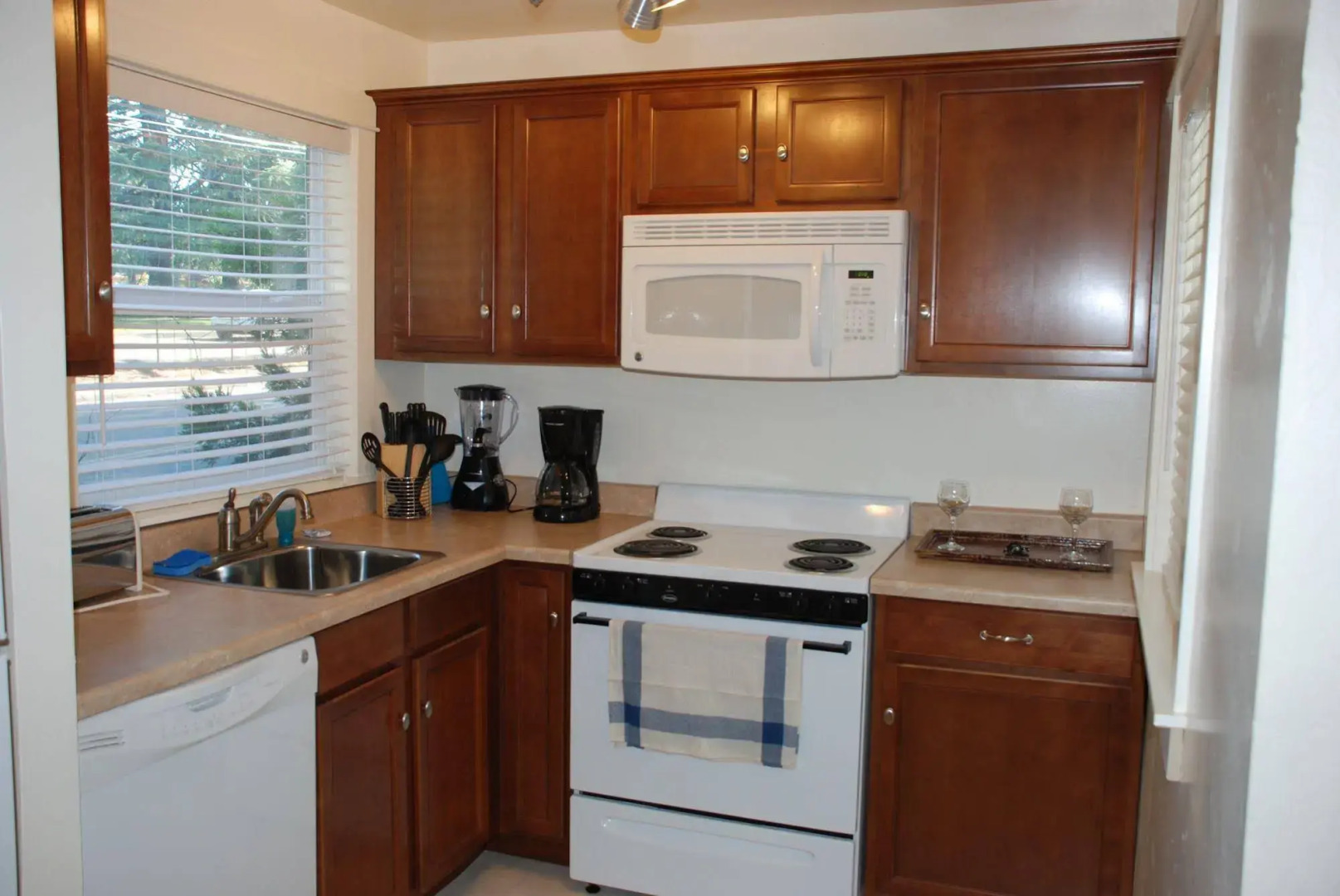 The Pines Inn and Cottages