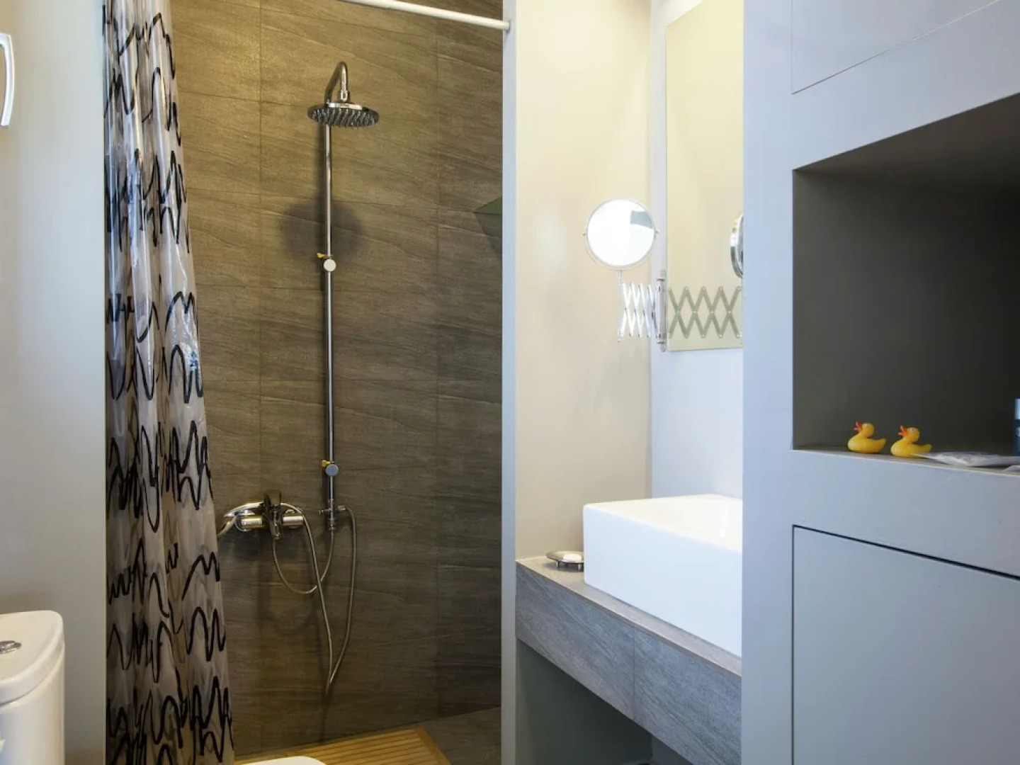 Modern Villa in Nea Agchialos with Garden and Barbecue