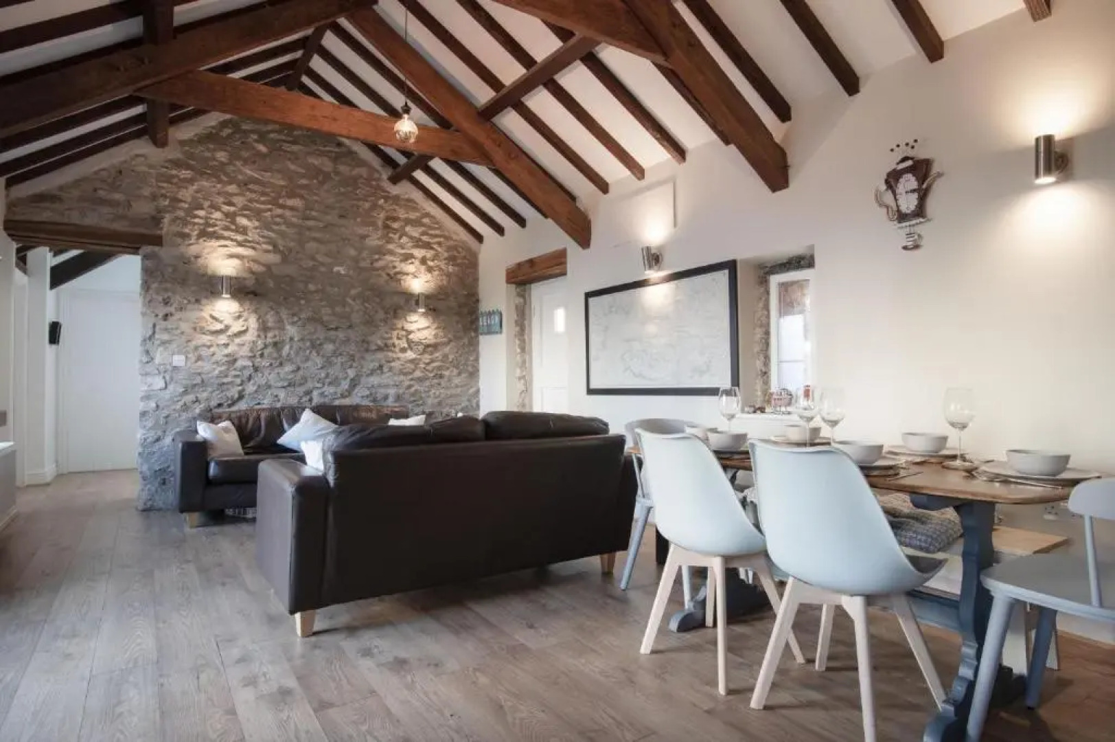 The Old Stables - 3 Bedroom Cottage - Angle