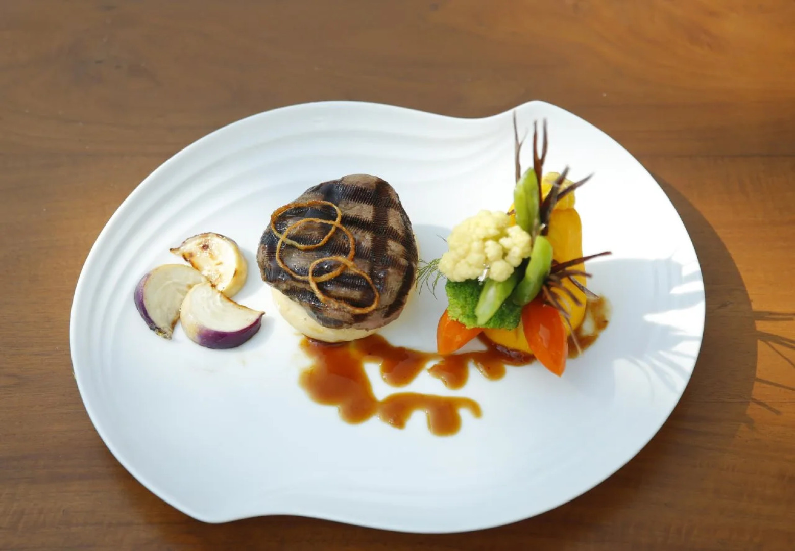 Курортный отель Pandanus Beach Resort & Spa