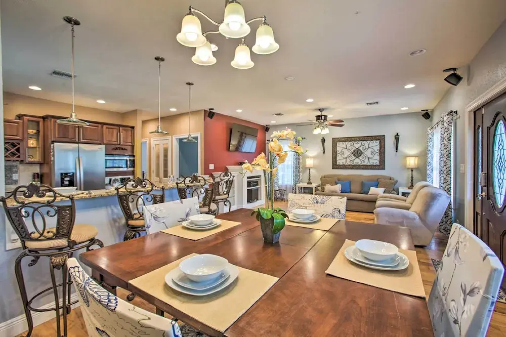 Waveland Family House, 4-minute Drive to the Beach