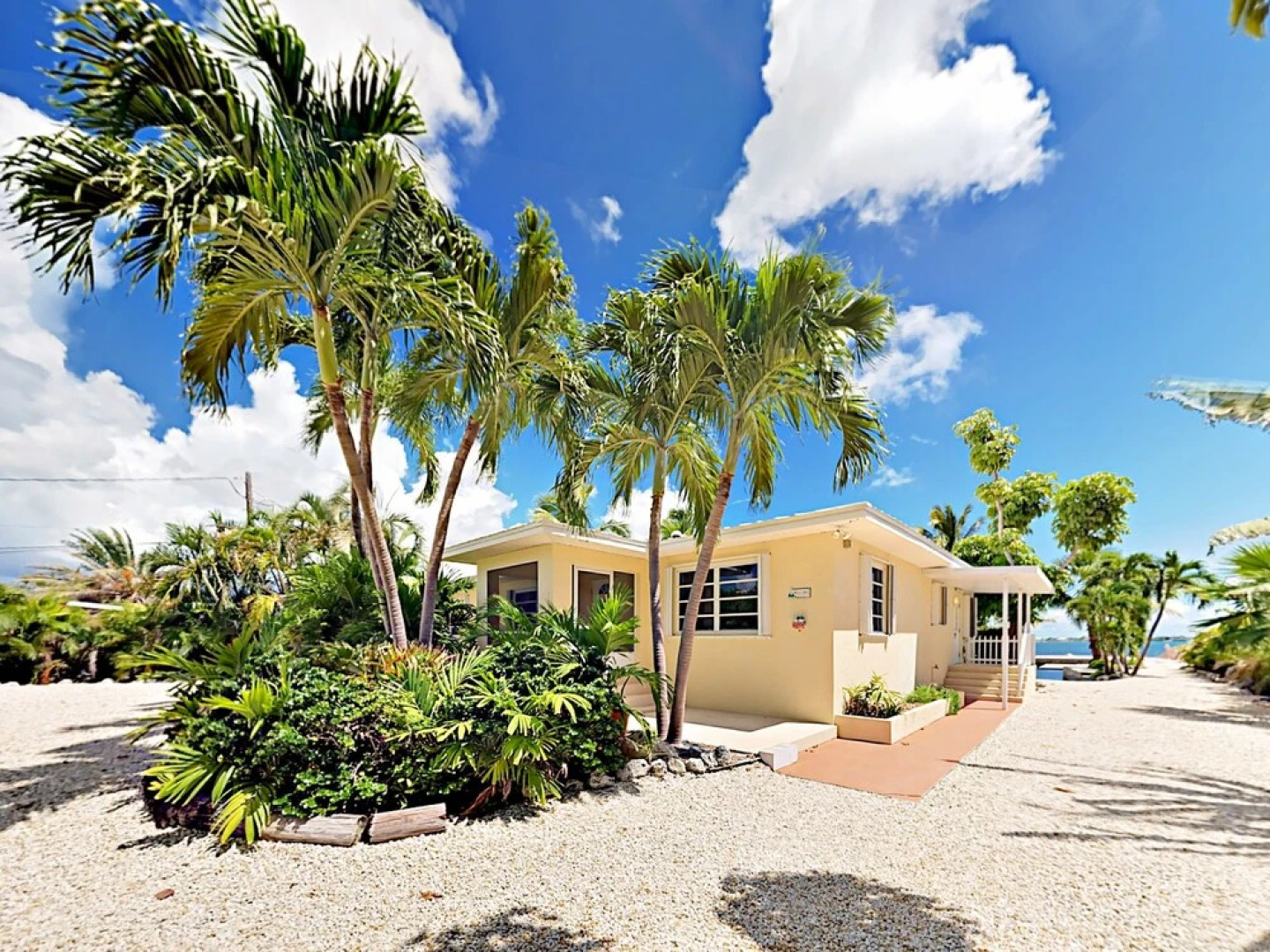 353 Barry Home 6 Bedrooms 4.5 Bathrooms Home