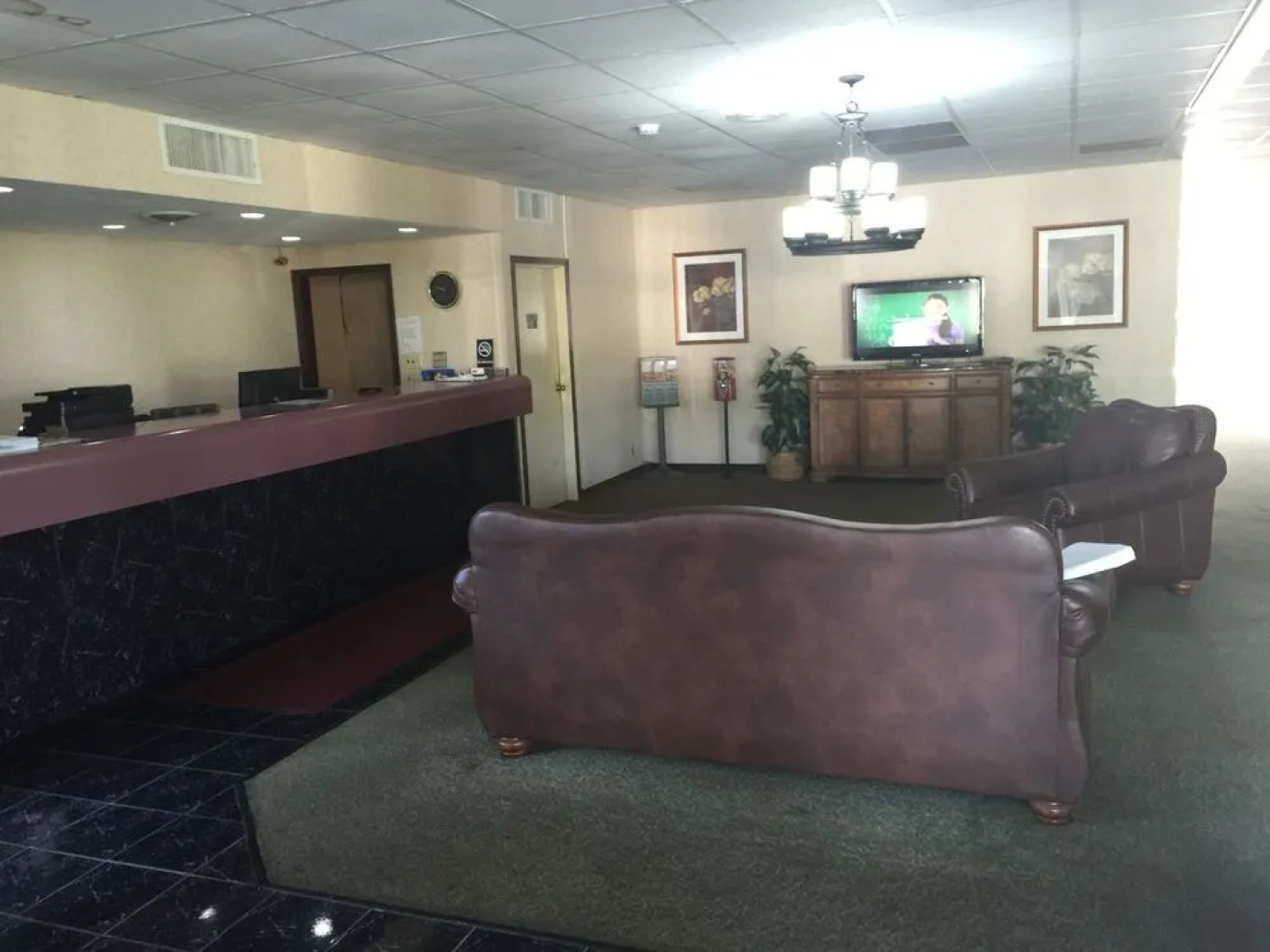 Red Carpet Inn & Suites - Muncie