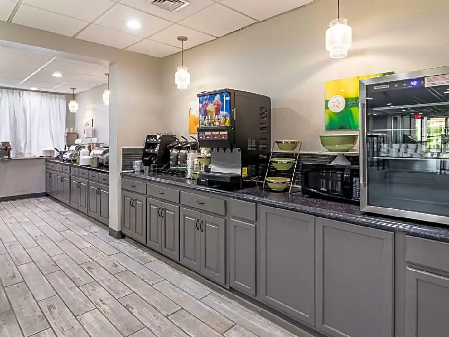 Farragut Inn & Suites