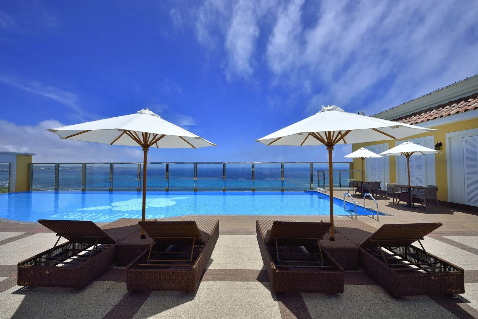 Vessel Hotel Campana Okinawa