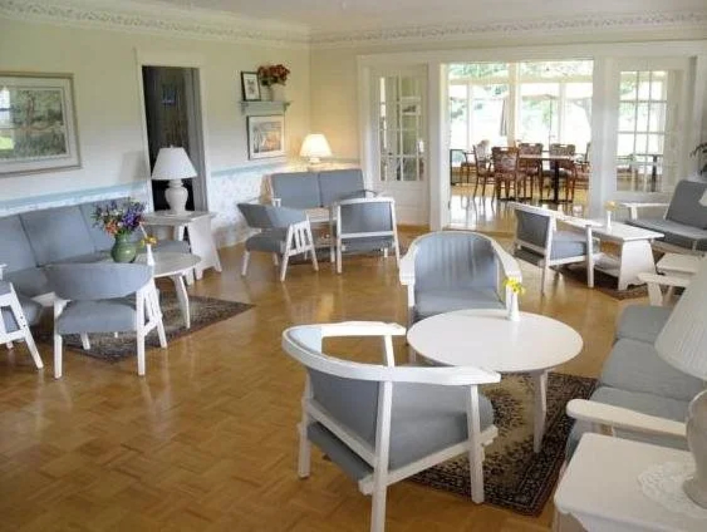 Shaw's Hotel & Cottages