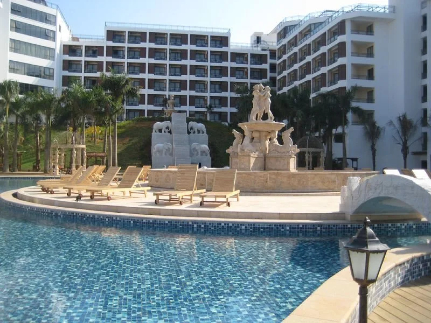 Xinglong Old Banyan Hotel