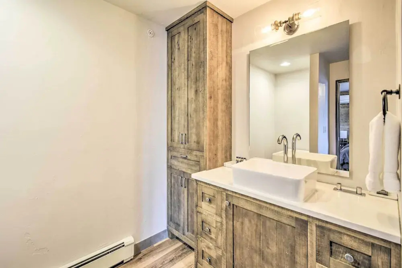 Modern Townhome w/ Deck - 1/2 Mi to Elkhart Lake!