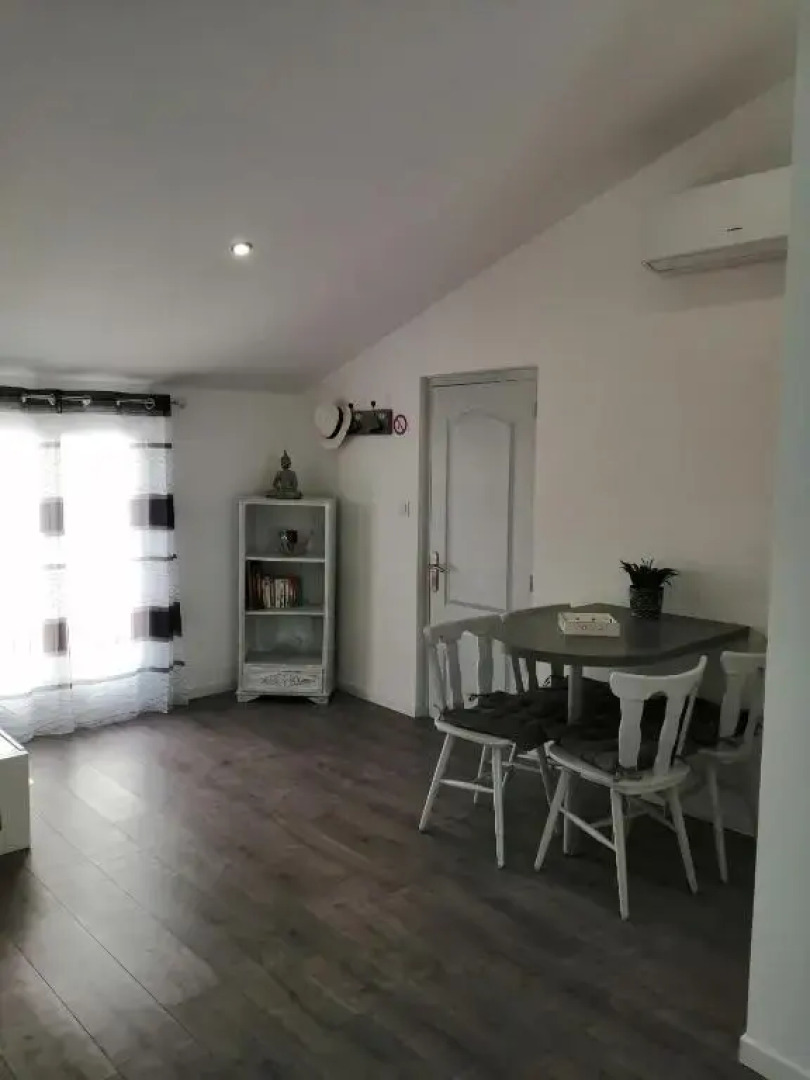 HELTY T2, logement neuf, tout équipé coeur du village, parking gratuit