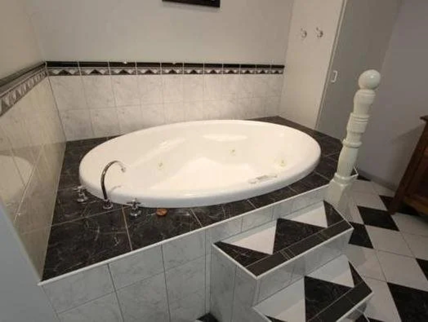 Lazy River Motor Inn