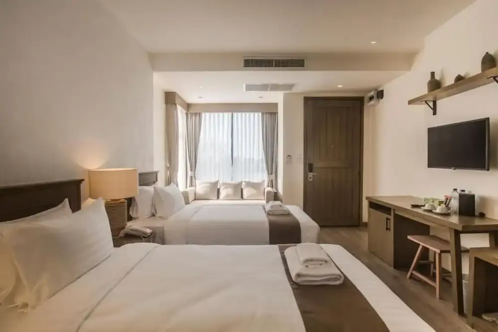 Saksiam Lakeside Resort