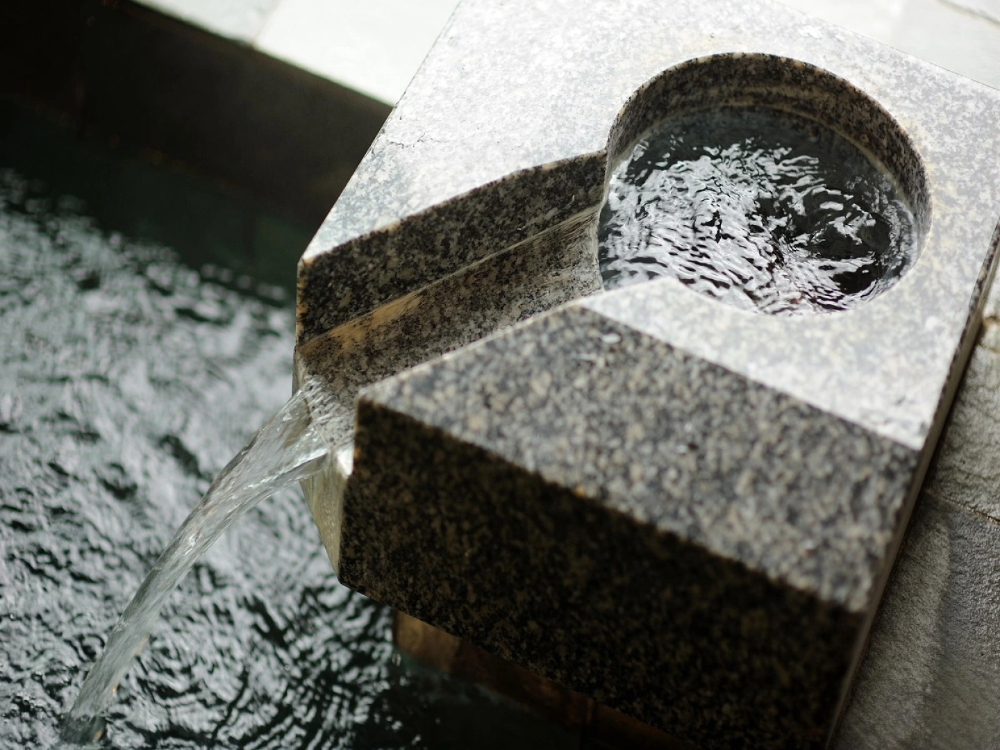 Biyu Bishokuno Hanareyado Kajikaso