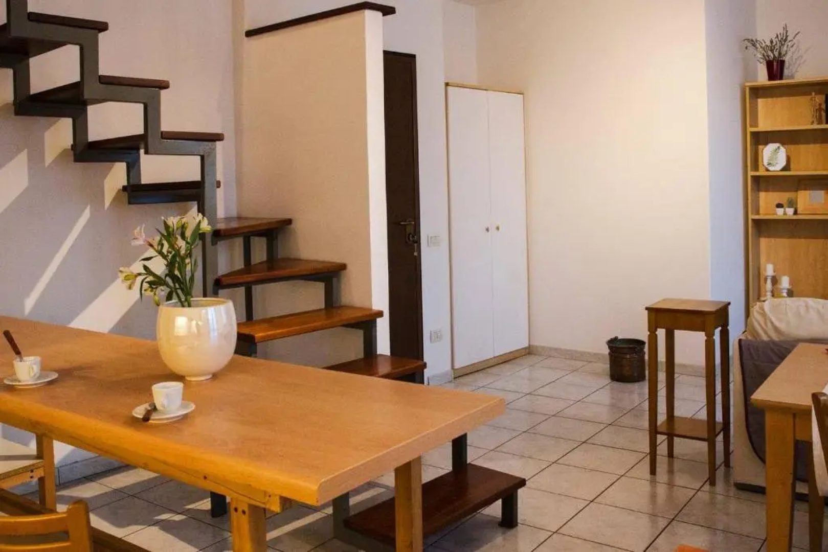 ALTIDO Lively 2 bedroom Apt with Parking close to Como