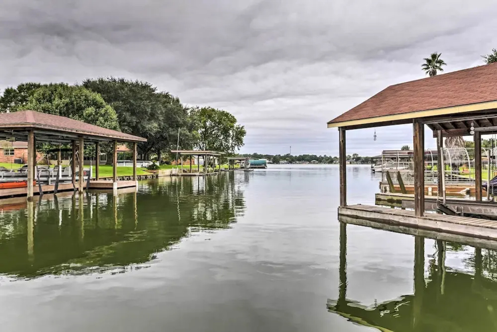 Quiet Lake Conroe Townhome w/ 2 Boat Slips!