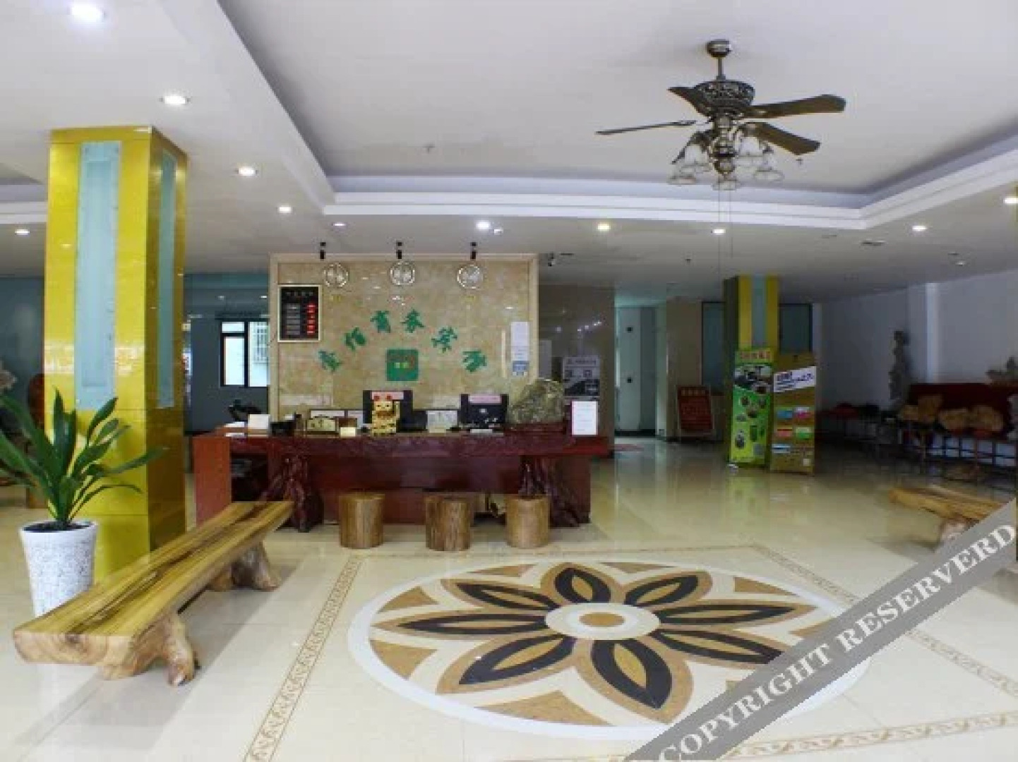 Yibai Business Hotel