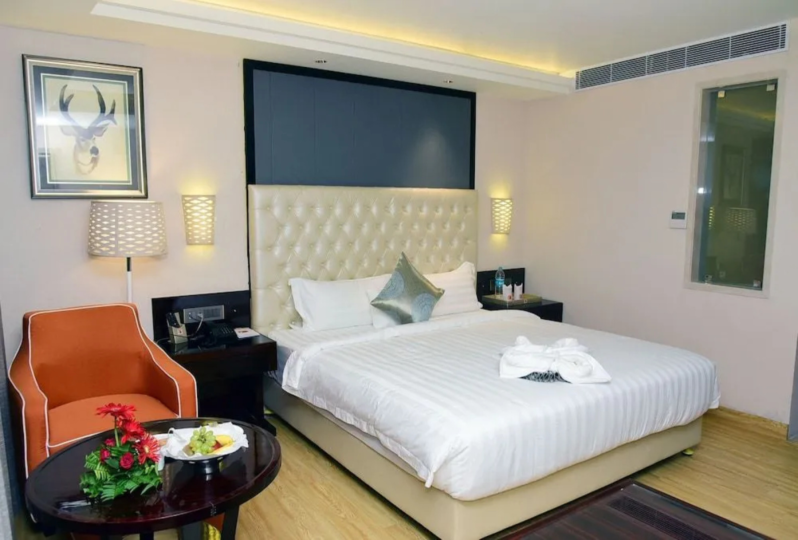 Om Clarks Inn Raebareli