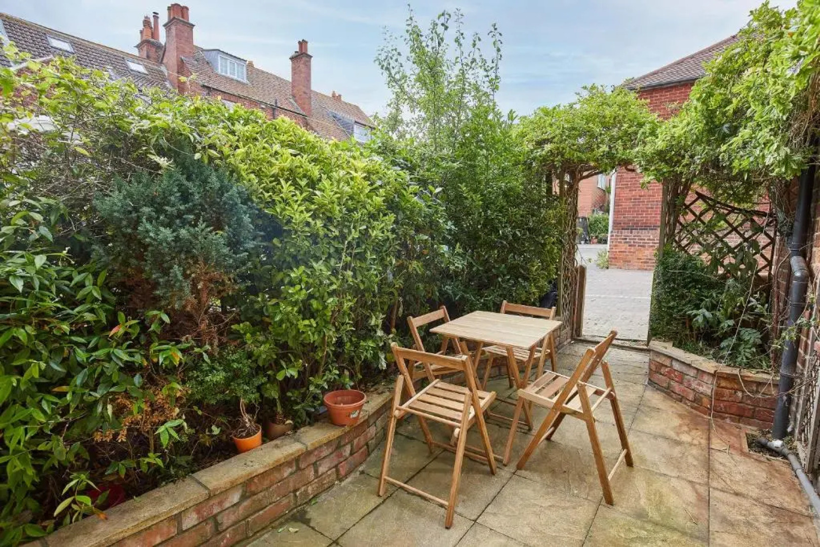 Host Stay Raven House