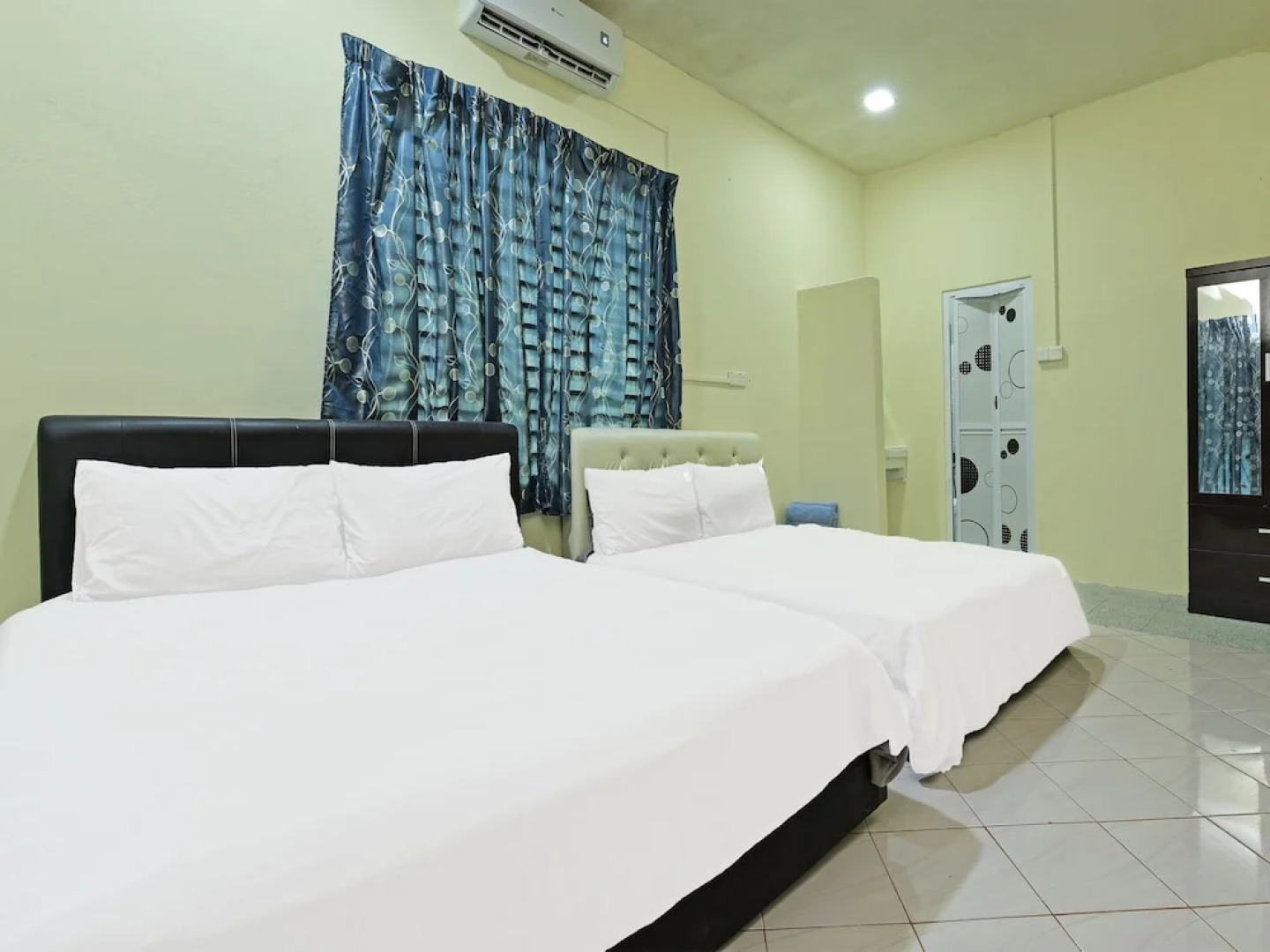 Oyo 90596 Casaria Inn