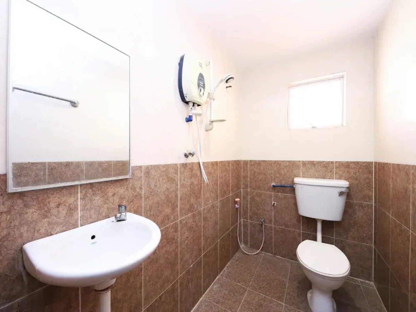 OYO 775 Hotel Sahara Inn