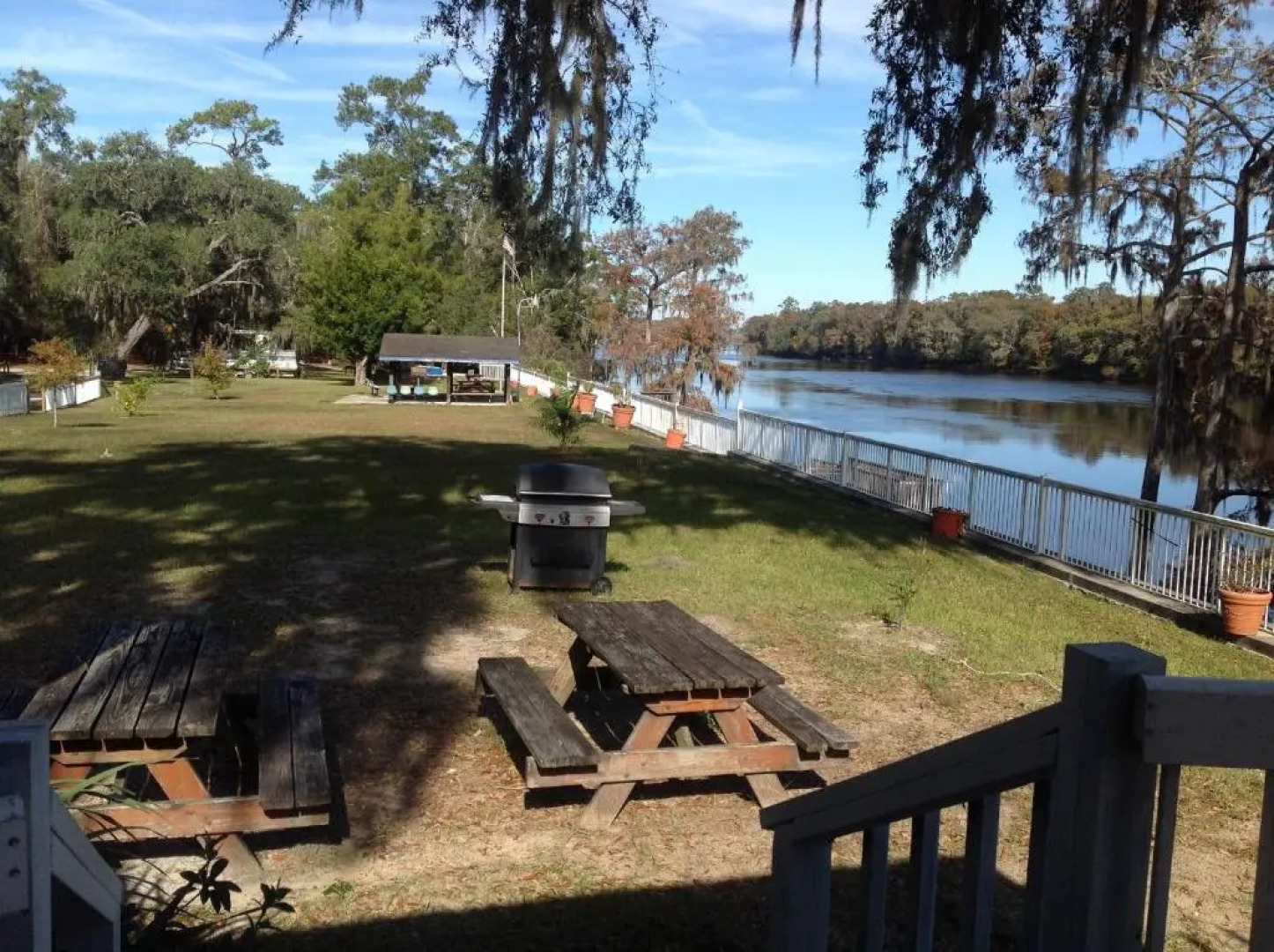 Suwannee Gables Motel and Marina