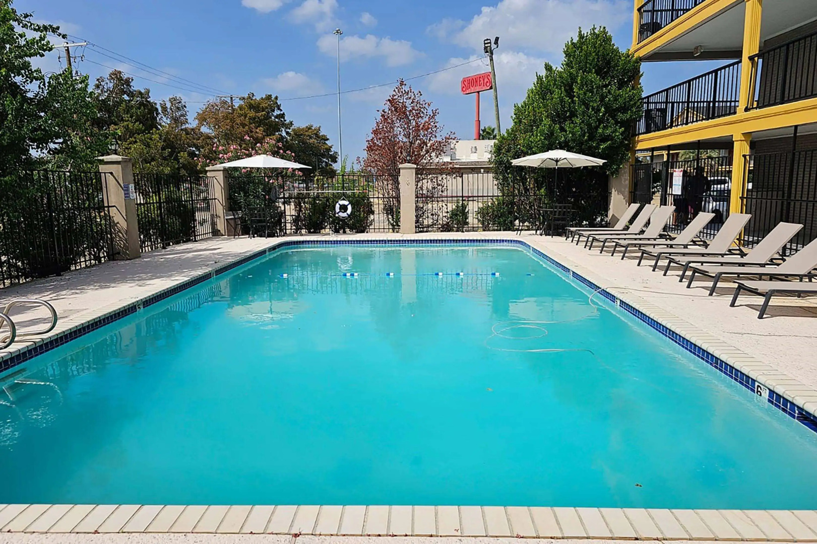 Super 8 by Wyndham Metairie