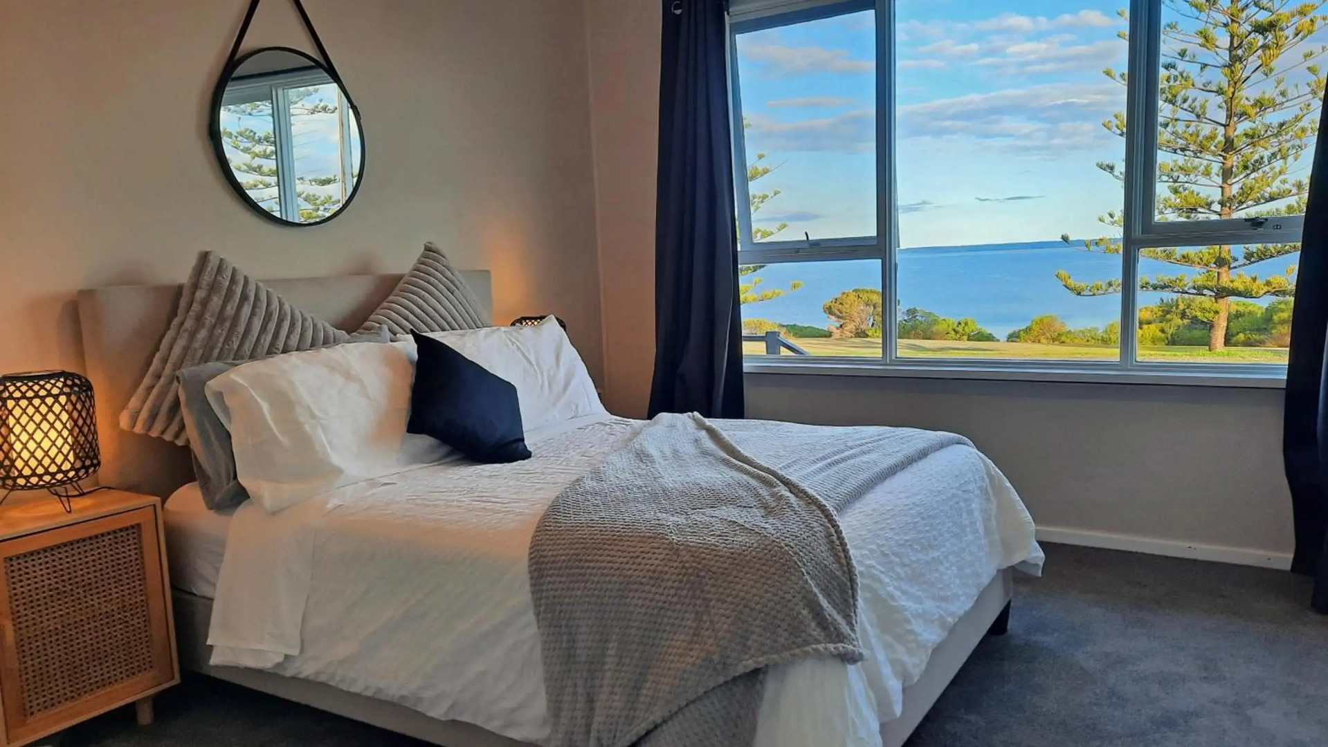 Captains on-the-seafront - 4 br stunning sea views