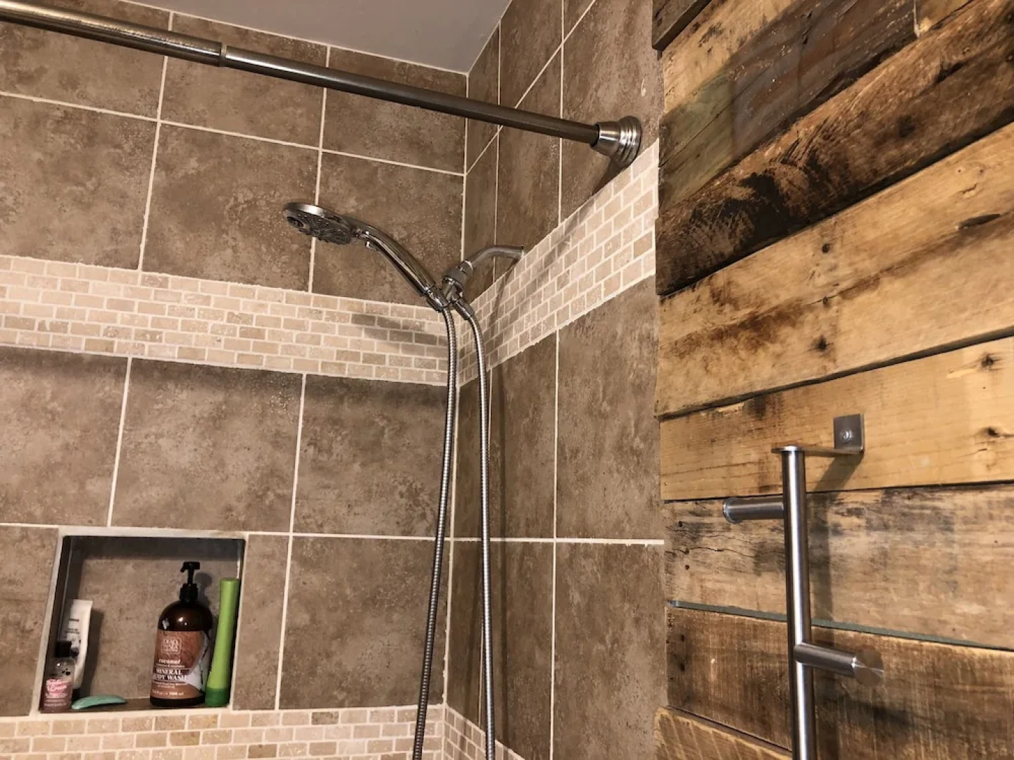 Becky & Marvels 420 Home With A Rentable Room And Wifi