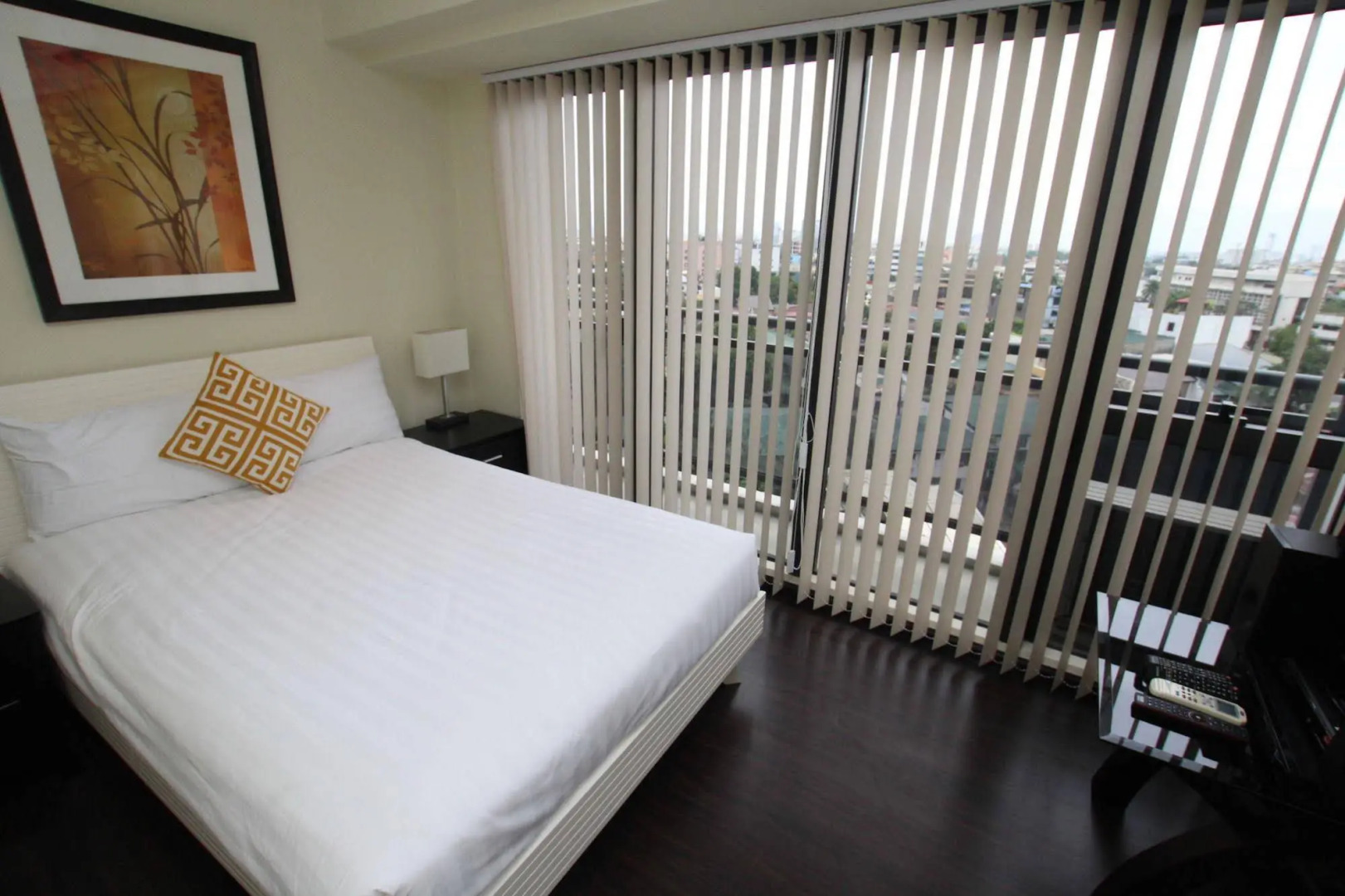 SIGLO SUITES @ The Knightsbridge Residences