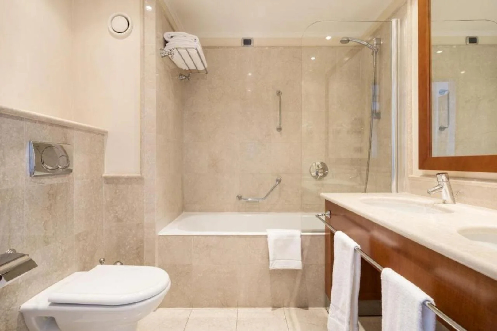 Hotel Ilunion Aqua 4