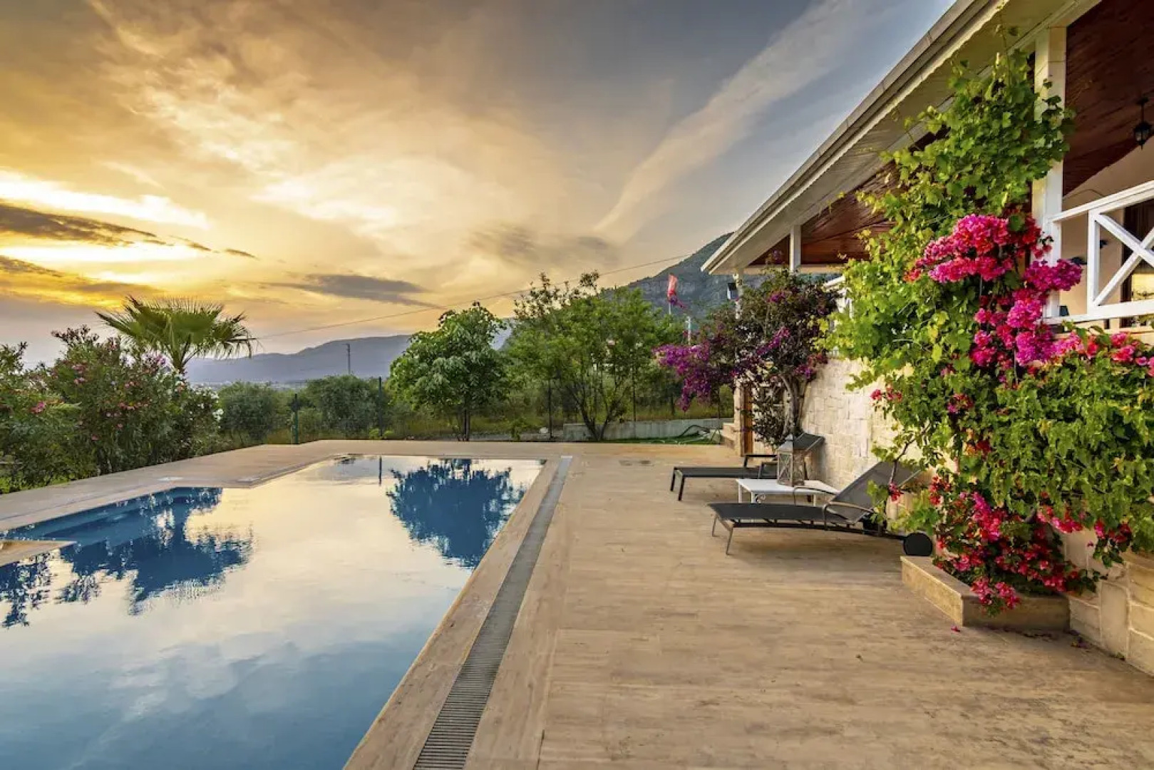 Calypso Lakeview Villas