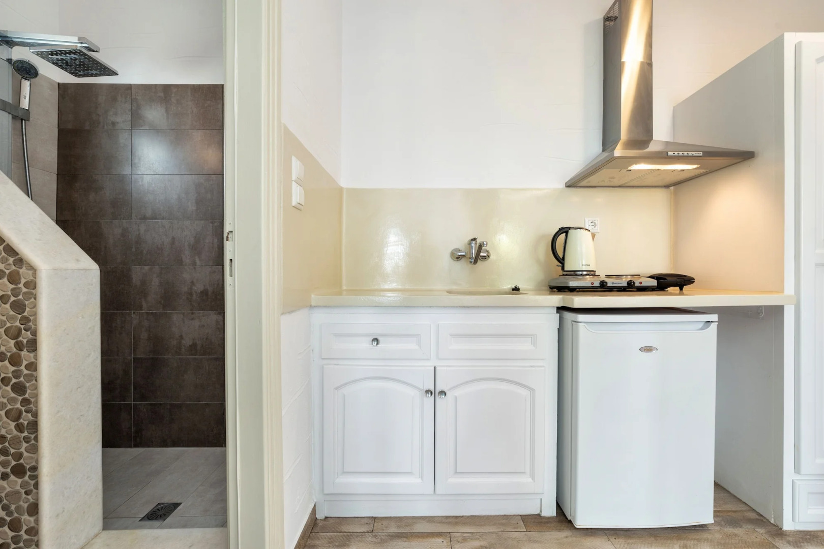 Stratos Studios & Apartments