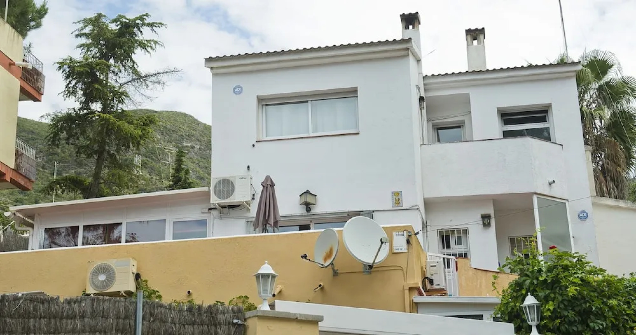 Casa entre mar y montaña