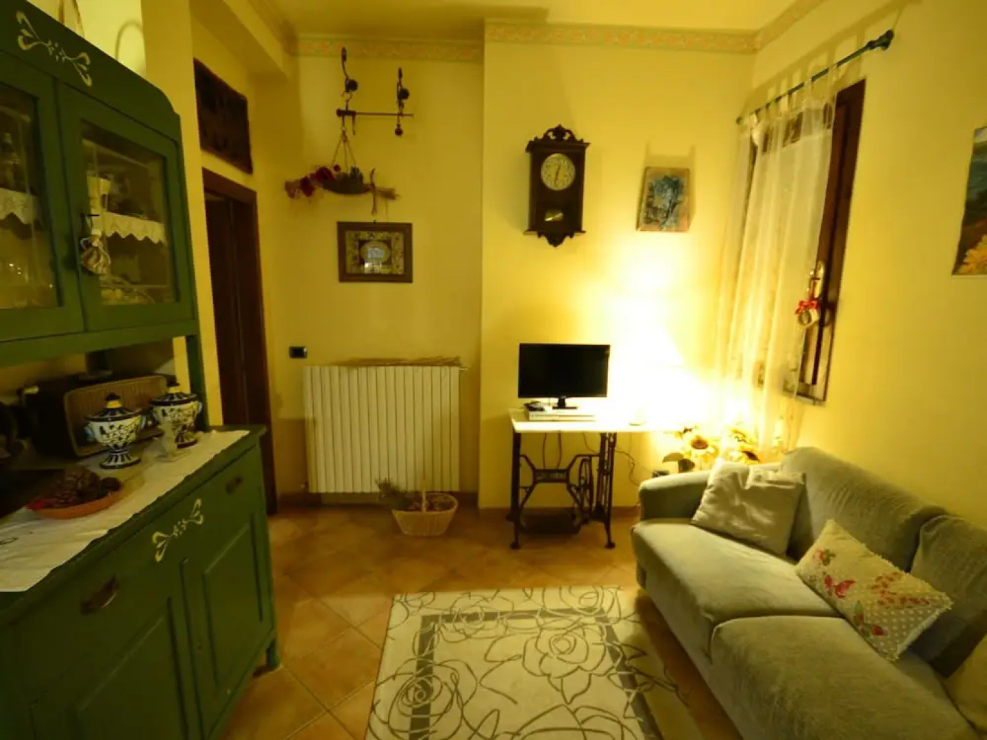 Cozy Holiday Home with a Jacuzzi in Montopoli