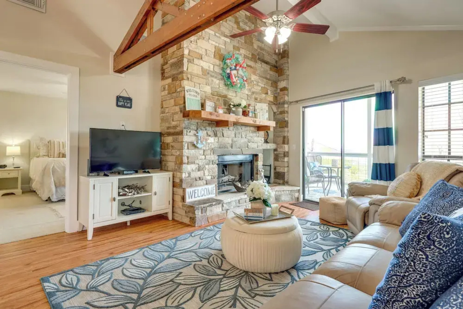 Canyon Lake Rental w/ Balcony & Lake Views