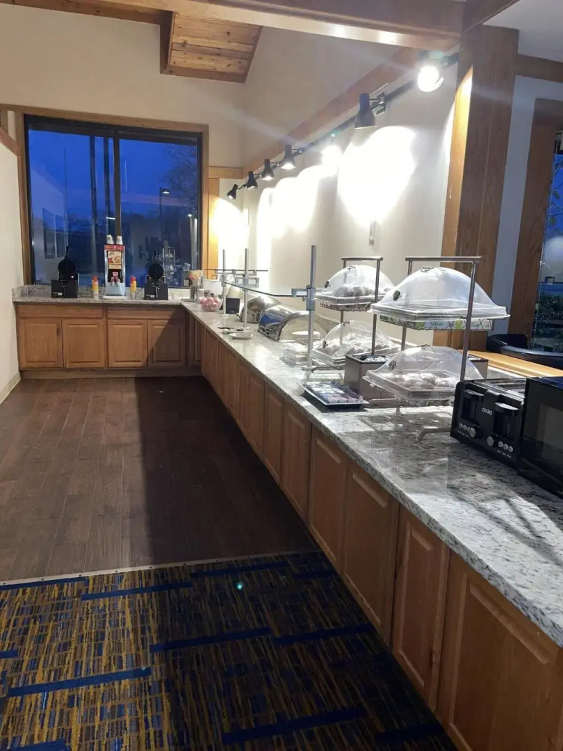 Howard Johnson by Wyndham Merrillville