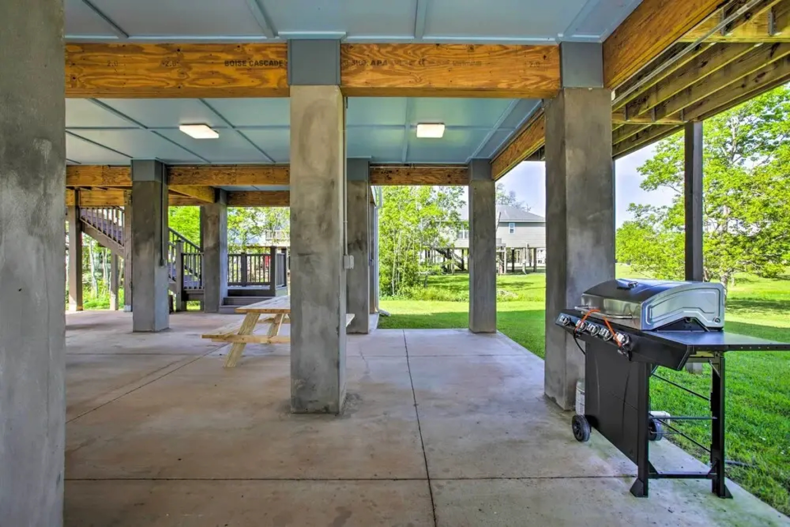 Waveland Abode w/ Patio, Walk to Beach!